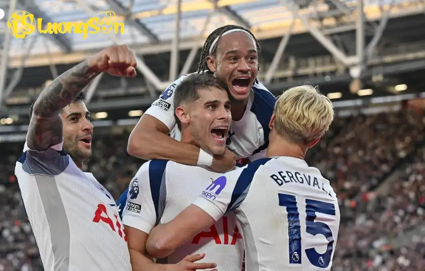 Tottenham có chiến thắng dễ dàng trước Wets Ham (Ảnh: GOAL). Tottenham có chiến thắng dễ dàng trước Wets Ham (Ảnh: GOAL).