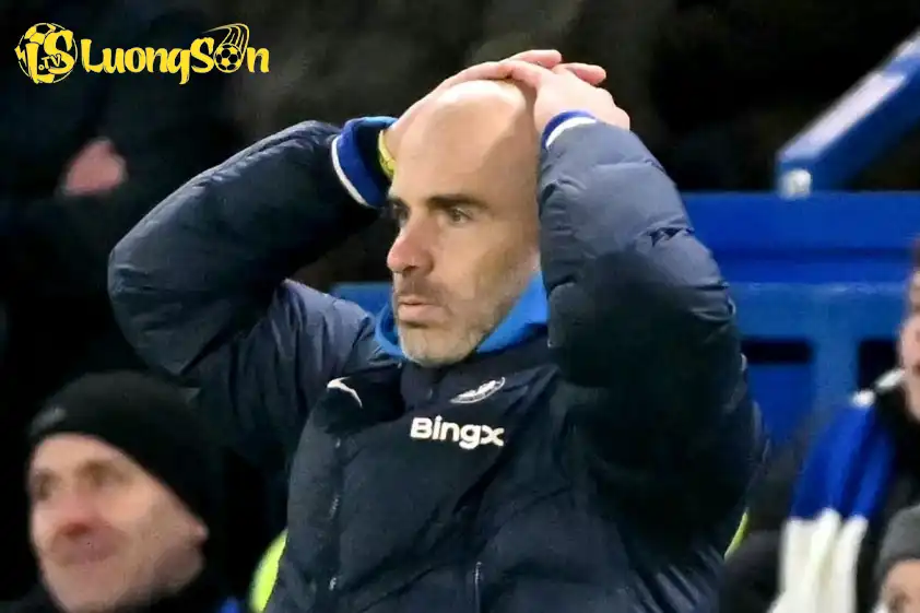 HLV Enzo Maresca khẳng định Champions League không làm ông phân tâm (Ảnh: NBC)