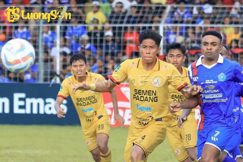 Semen Padang được đánh giá cao hơn trong trận đấu này Semen Padang được đánh giá cao hơn trong trận đấu này